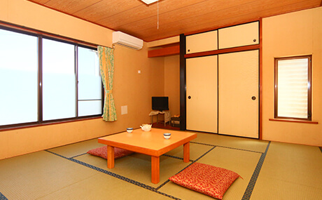 Japanese-style Room (12 Tatami Mats)